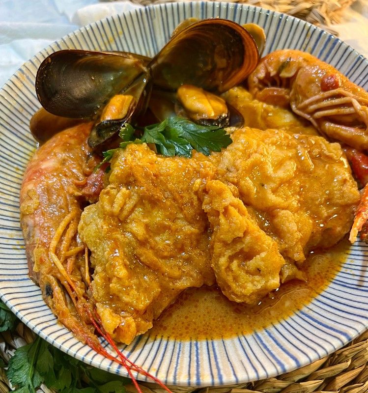 El suquet de rape es una receta tradicional marinera muy fácil de preparar, saludable y que destaca por su exquisito sabor. A continuación, te contamos paso a paso cómo puedes prepararla en casa.