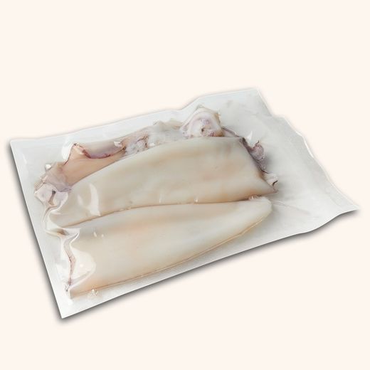 Calamar de playa limpio y entero. 480 gr aprox en neto. 2/3 unidades