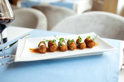 Mix de croquetas caseras. Bacalao, marisco y chipirón